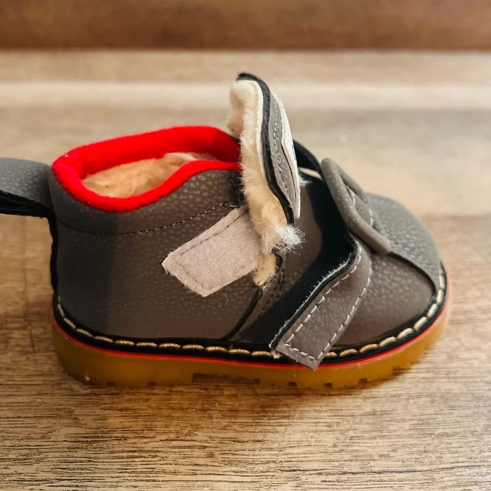 Classic Fashion Brand Raw 3301 Kids Gray Boots with fur.Size 5.